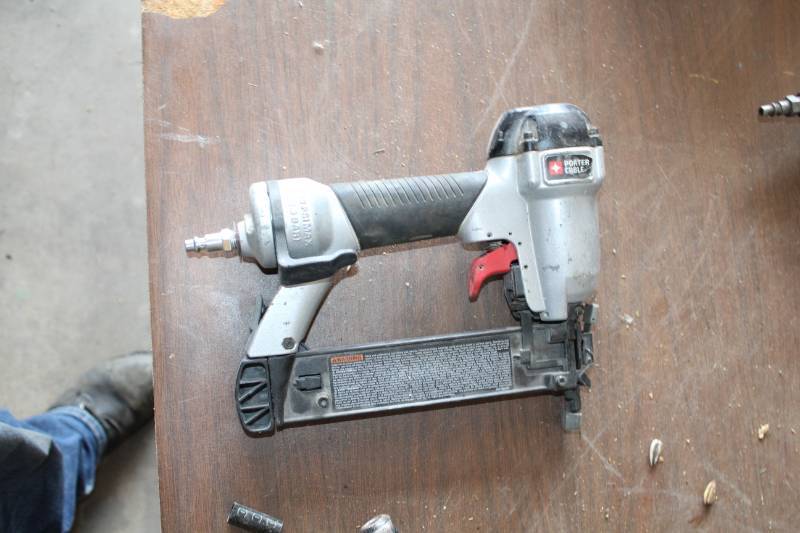 lot 166 image: Porter-Cable BN138 Pneumatic 18GA Brad Nailer
