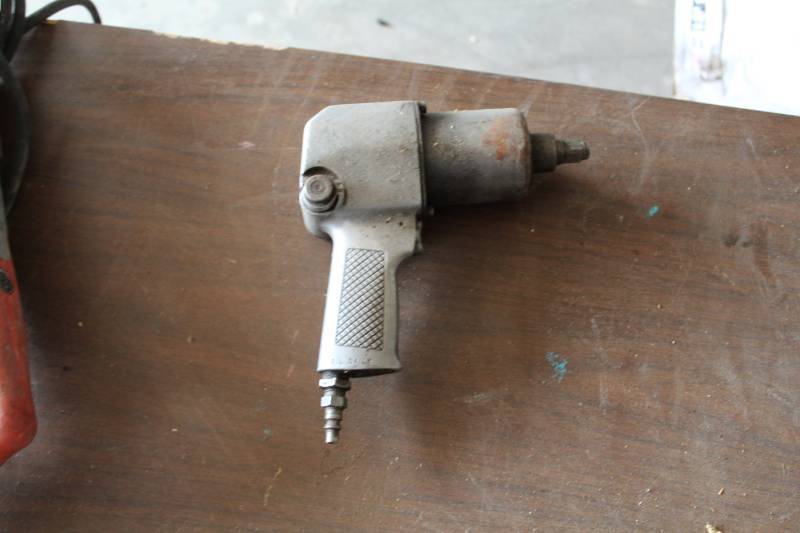 lot 168 image: MTD Pneumatic Impact Wrench