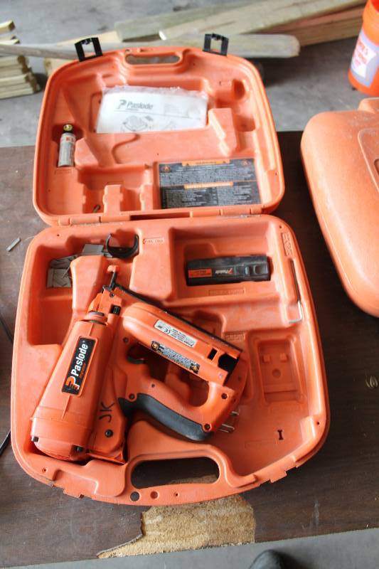 lot 155 image: Paslode Cordless 16GA Angle Finish Nailer with Case, Battery, Charger
