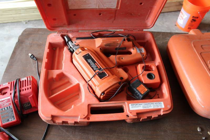 lot 157 image: Paslode Impulse Cordless Utility Framing Nailer with Case, Charger