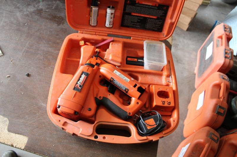 lot 159 image: Paslode Cordless 16GA Angle Finish Nailer with Case, Battery, Charger