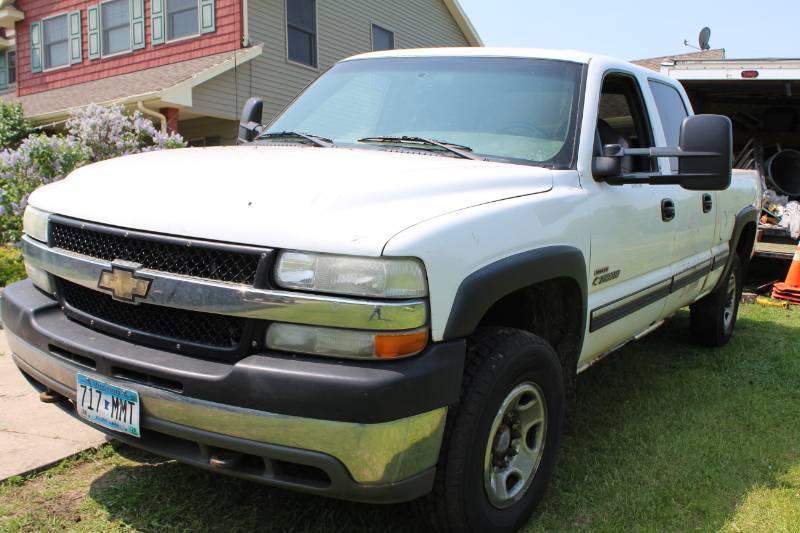 lot 124 image: 2002 Chevrolet Silverado LS 2500HD 4-door Crew Cab Pickup