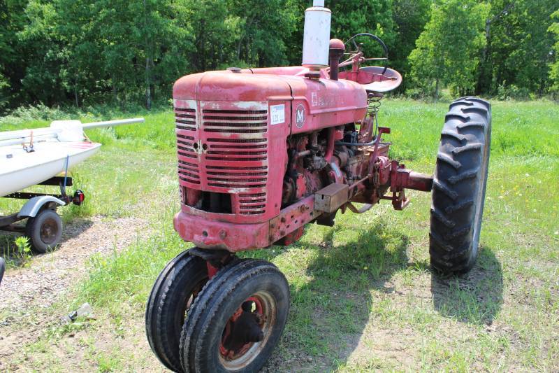 lot 121 image: International Harvester McCormick Farmall Tractor
