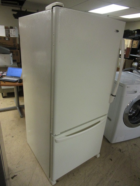 lot 302 image: AMANA REFRIGERATOR
