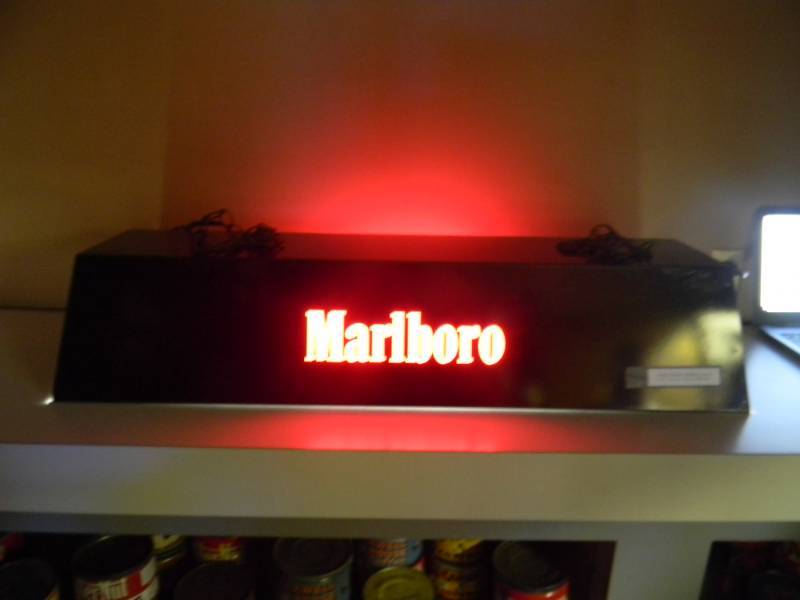 lot 2 image: MARLBORO POOL TABLE LIGHT - NEW - VERY NICE LIGHT - APPROX 48 LONG - SEE PICTURES