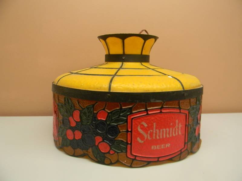 lot 4 image: VINTAGE SCHMIDT BEER YELLOW HANGING LIGHT - WORKS - APPROX 18 - SEE PICTURES