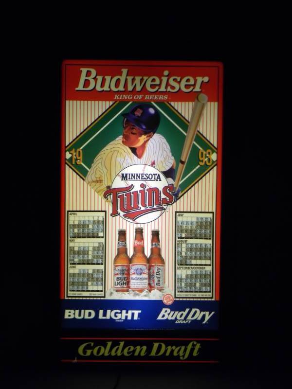 lot 19 image: MINNESOTA TWINS LIGHTED BUDWEISER BEER 1993 TWINS SCHEDULE  - WORKS GREAT - AWESOME PIECE -SEE PICTURES