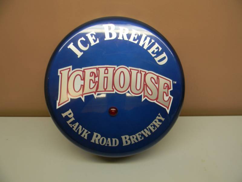 lot 22 image: ICEHOUSE BEER BLINKING BOTTLE CAP - WORKS - SEE PICTURES