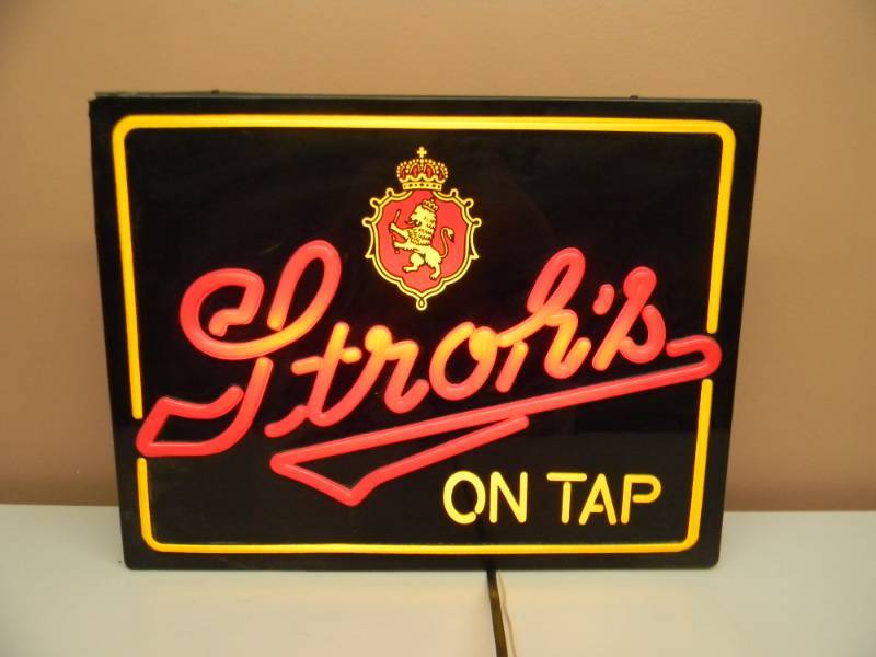 lot 25 image: STROHS BEER ON TAP NEO NEON LIGHTED SIGN - WORKS - SEE PICTURES