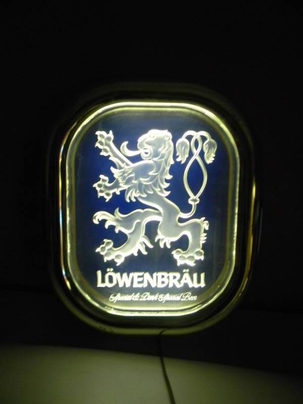 lot 50 image: VINTAGE LOWENBRAU BEER BAR LIGHT - WORKS - APPROX 16 BY 19 - SEE PICTURES