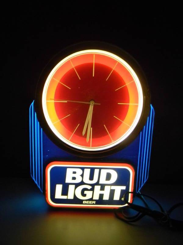 lot 51 image: BUD LIGHT BAR LIGHT WCLOCK - CLOCK NOT WORKING, EASY FIX - APPROX 14 BY 18 - SEE PICTURES