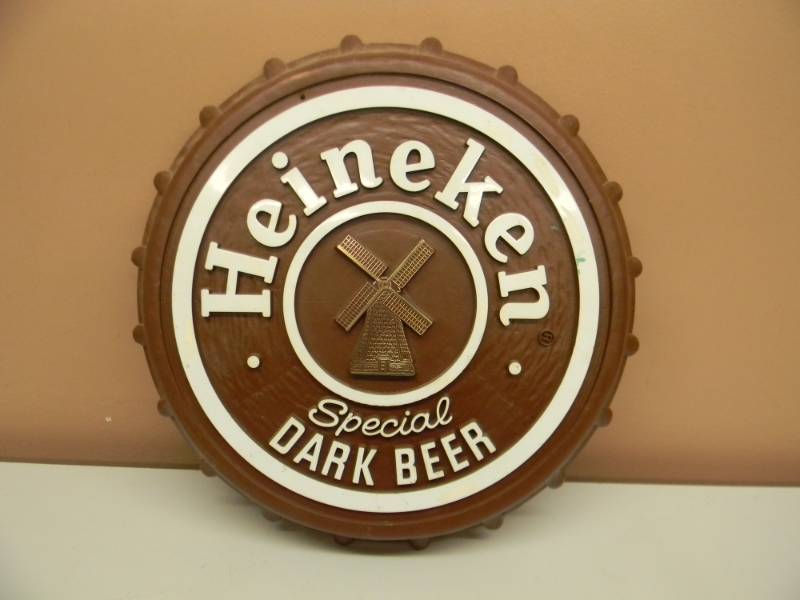 lot 54 image: VINTAGE HEINEKEN SPECIAL DARK BEER BOTTLE CAP BAR SIGN - RARE - APPROX 17 - SEE PICTURES
