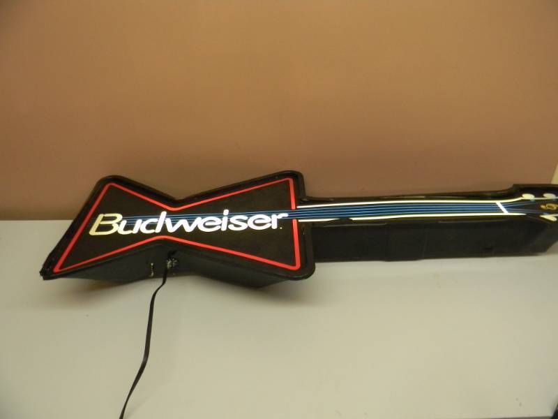 lot 62 image: VINTAGE BUDWEISER LIGHTED GUITAR BAR LIGHT - WORKS - APPROX 43 BY 14 - SEE PICTURES