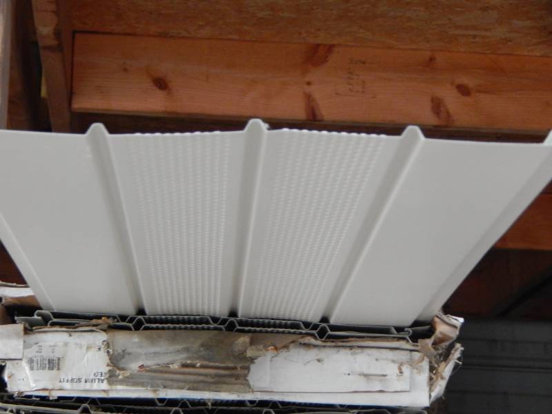 lot 36 image: Sandcastle center vent soffit
