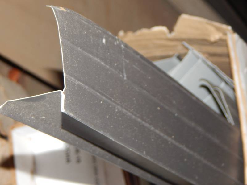 lot 49 image: Mocha textured roof edge