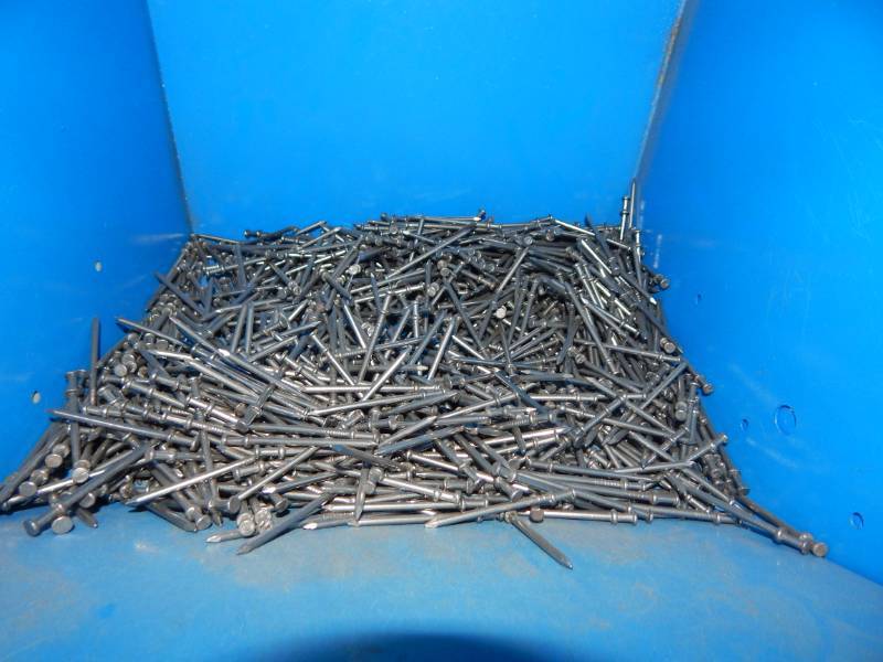 lot 98 image: 8d Duplex hand nails