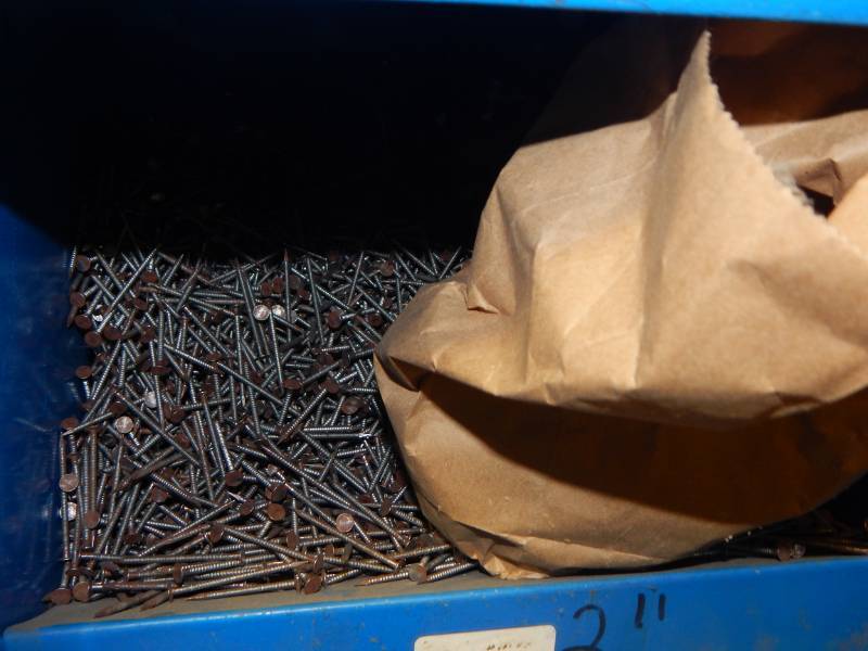 lot 101 image: 2 Drywall Nails