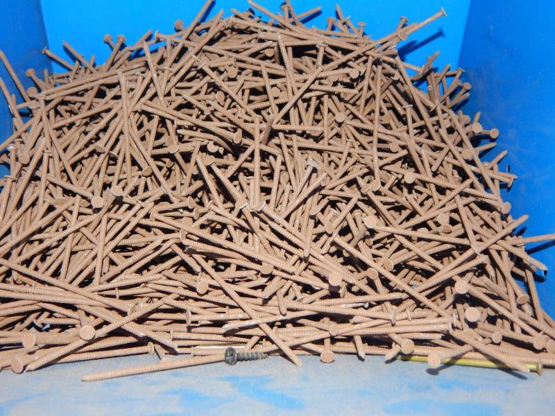 lot 104 image: 16d Cedar Brown Splitless Siding Nails