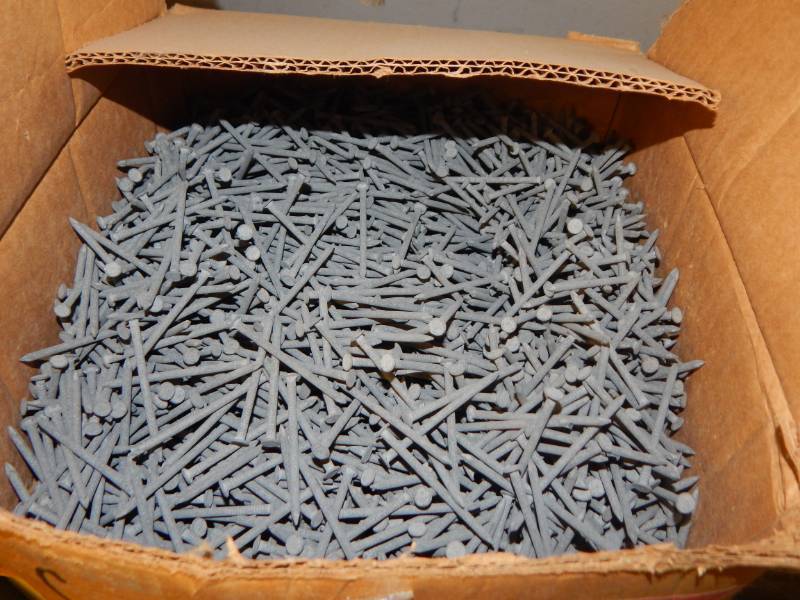 lot 115 image: 6d common nails