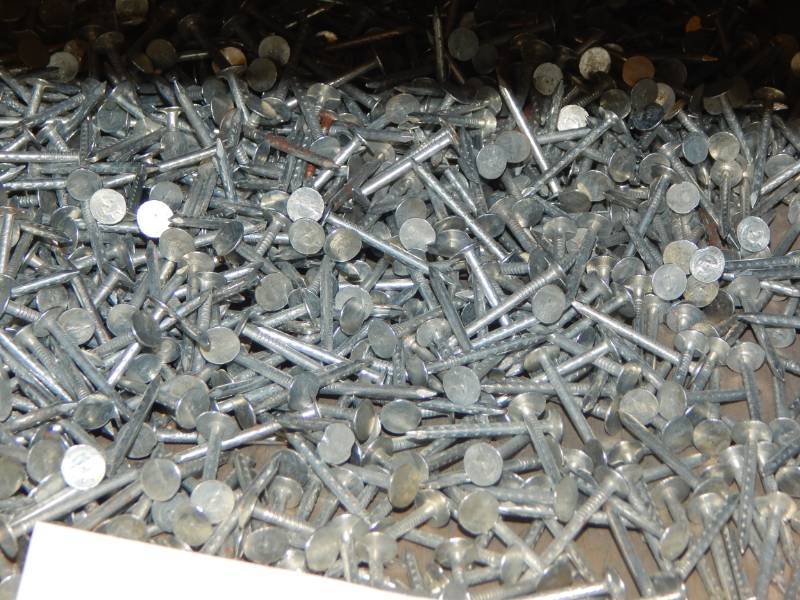 lot 122 image: 1-12 Galvanized Roofing Nails
