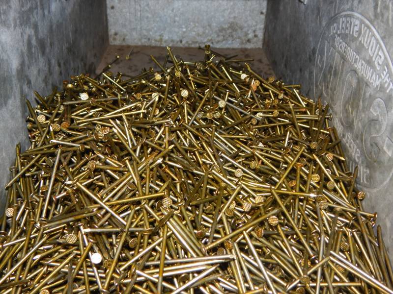 lot 124 image: 8d Cement Coated Sinker Nails