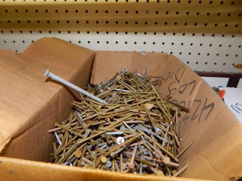 lot 139 image: 1 Lot of Miscellanous Nails