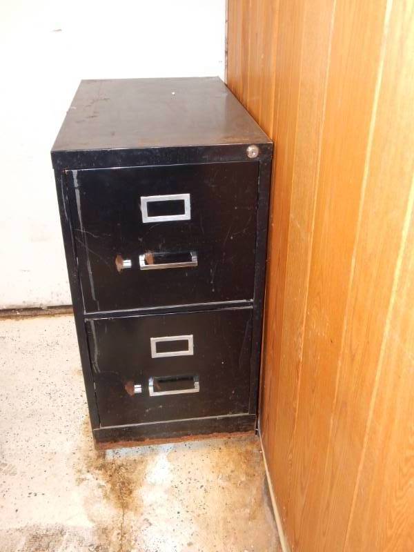 lot 174 image: 2 drawer metal file cabinet