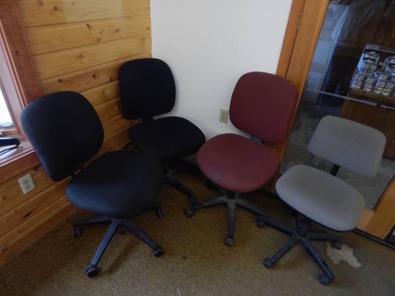 lot 190 image: 1 Lot of office chairs