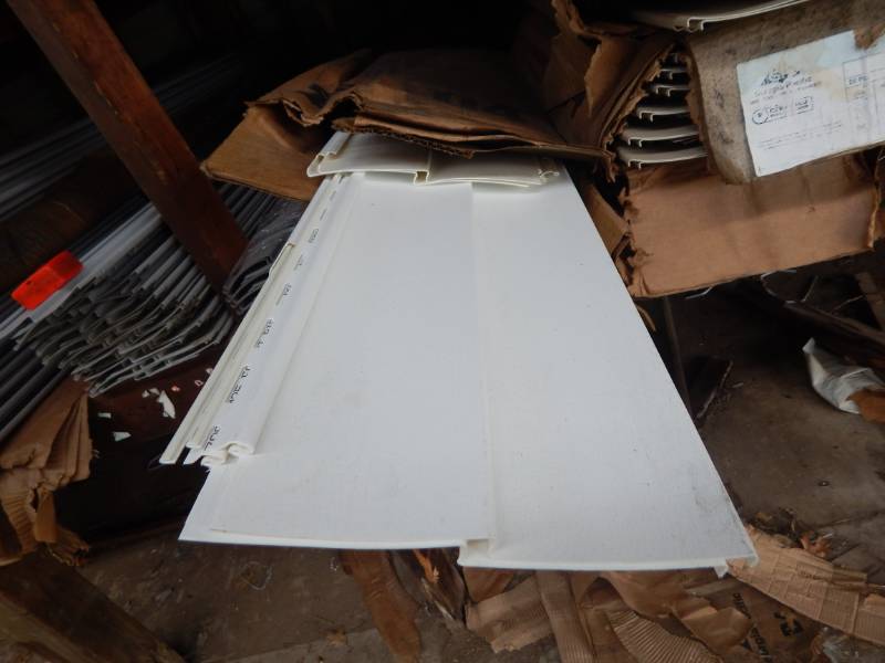 lot 227 image: Georgia-Pacific Double 4 White Vinyl Siding