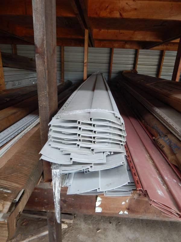lot 233 image: Georgia-Pacific Double 4 Gray Vinyl Siding