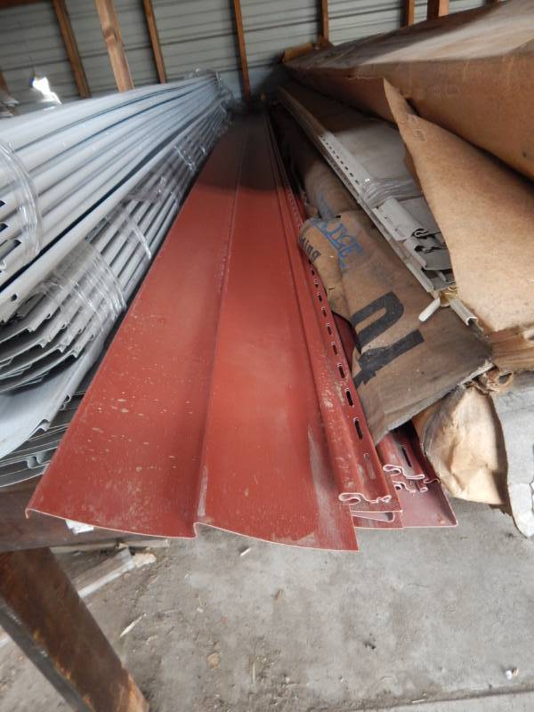 lot 236 image: Double 4 Red Vinyl Siding