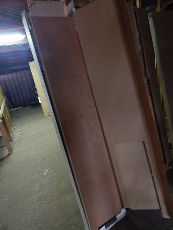 lot 256 image: 50 Oak Bifold