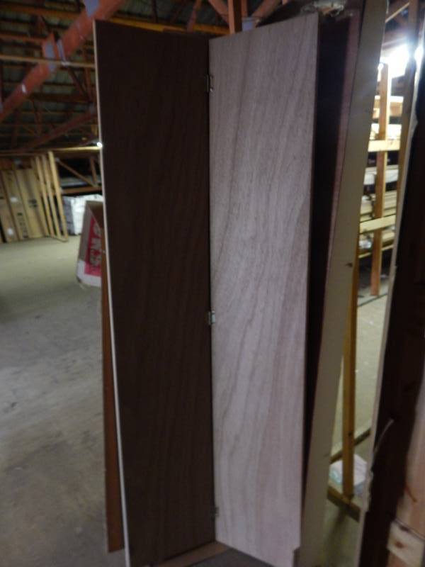 lot 257 image: 50 Oak Bifold