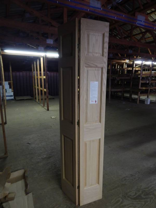 lot 273 image: 20 6 Panel Oak Bifold