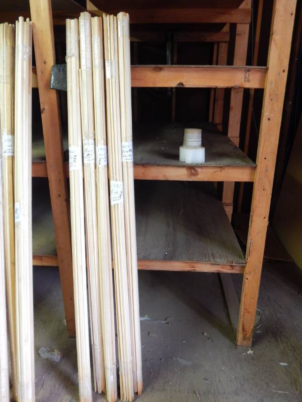 lot 292 image: Lot of Pine Screen Mold