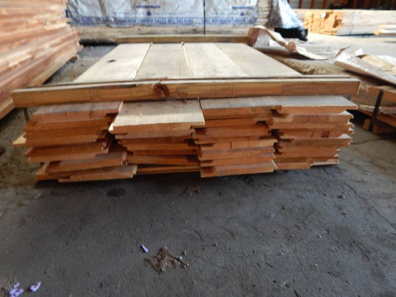 lot 305 image: 1 x 8 Pine Bull Nose Paneling