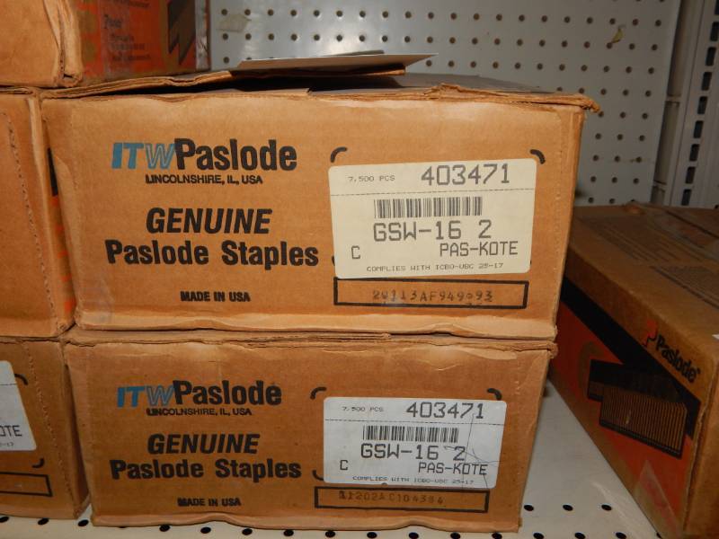 lot 390 image: Paslode 16 gauge wide crown staples