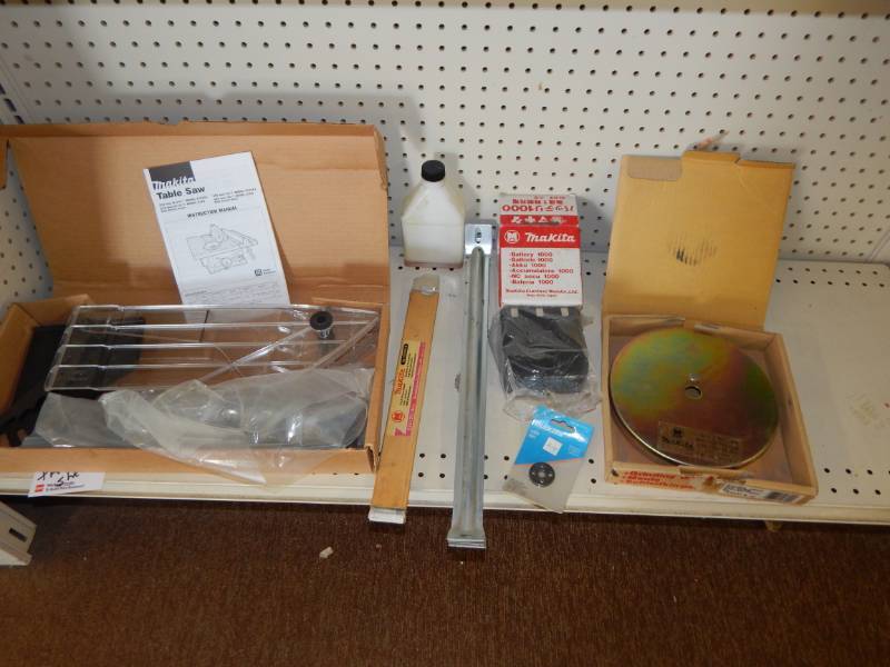 lot 413 image: Lot of Makita tool accessories