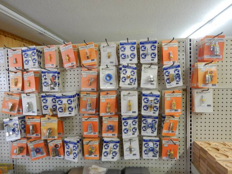 lot 414 image: Huge lot of air hose fittings