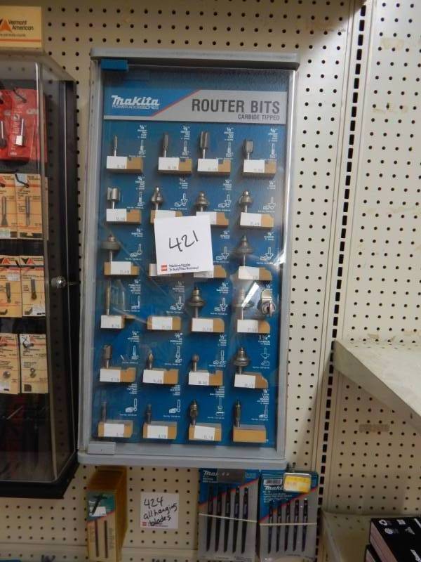 lot 421 image: Lot of Makita Router Bits with locking case