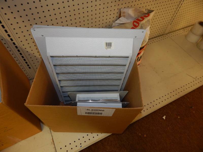 lot 431 image: Lot of White vents
