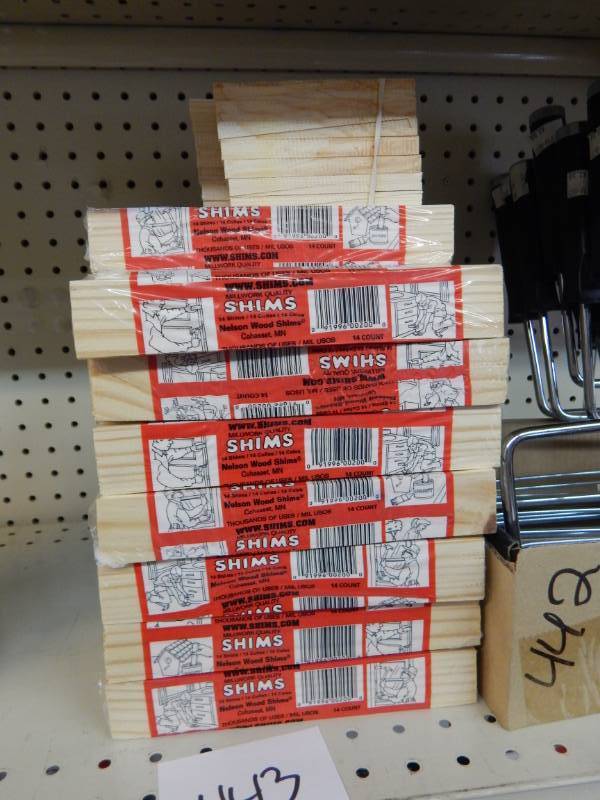 lot 443 image: Lot of wood shims