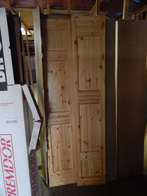 lot 258 image: 26 Knotty Pine Bifold