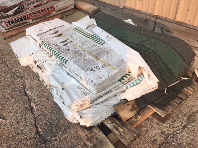 lot 330 image: Owens Corning Surpreme Chateau Green Shingles