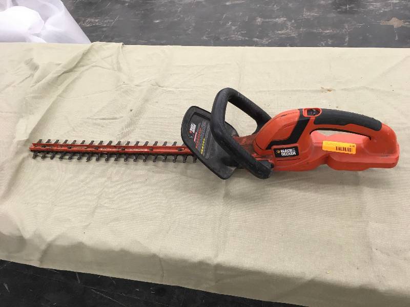 lot 106 image: Black & Decker Hedge Trimmer