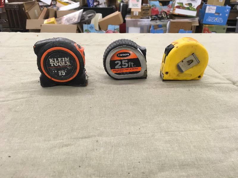 lot 118 image: 3 Tape Measures