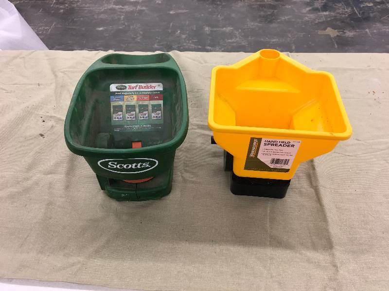 lot 121 image: Hand Held Seed Spreaders