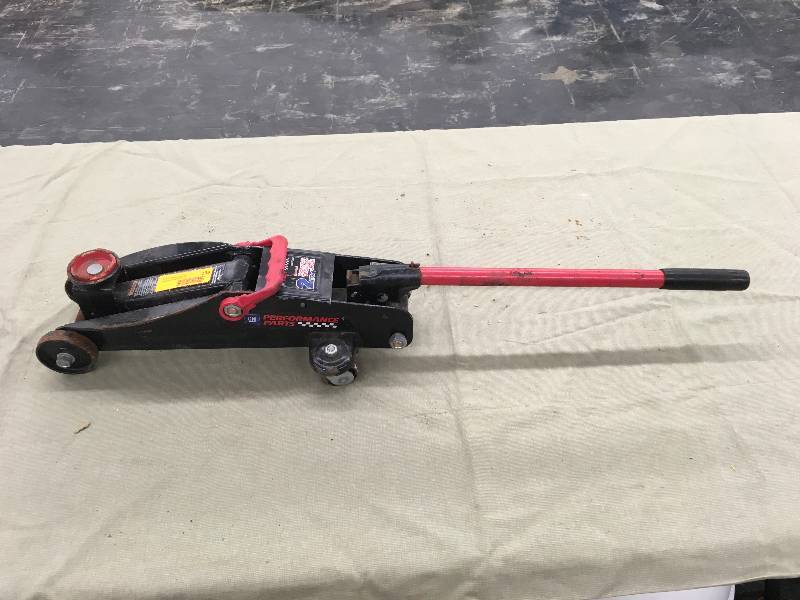 lot 133 image: 2 Ton Hydraulic Trolley Jack