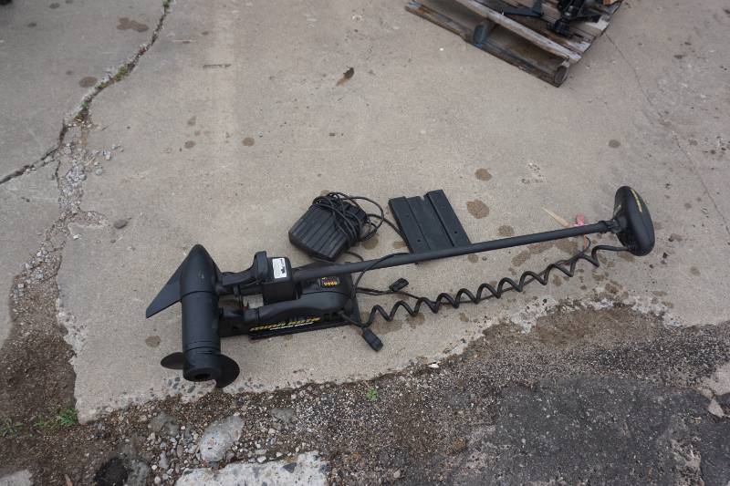 lot 4 image: MinnKota 50 lb Thrust Electric Trolling Motor