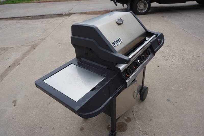 lot 19 image: Kenmore Brand Elite Gas Grill
